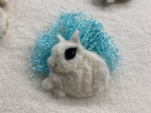 画像1: MI KI 羊毛ブローチ（ドワーフホト)